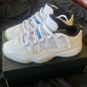 White / Legend blue Jordan 11 Retro low Men size 10 1/2